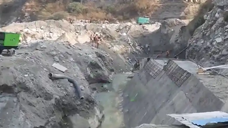 How to Build a Retaining Wall on a River Bank